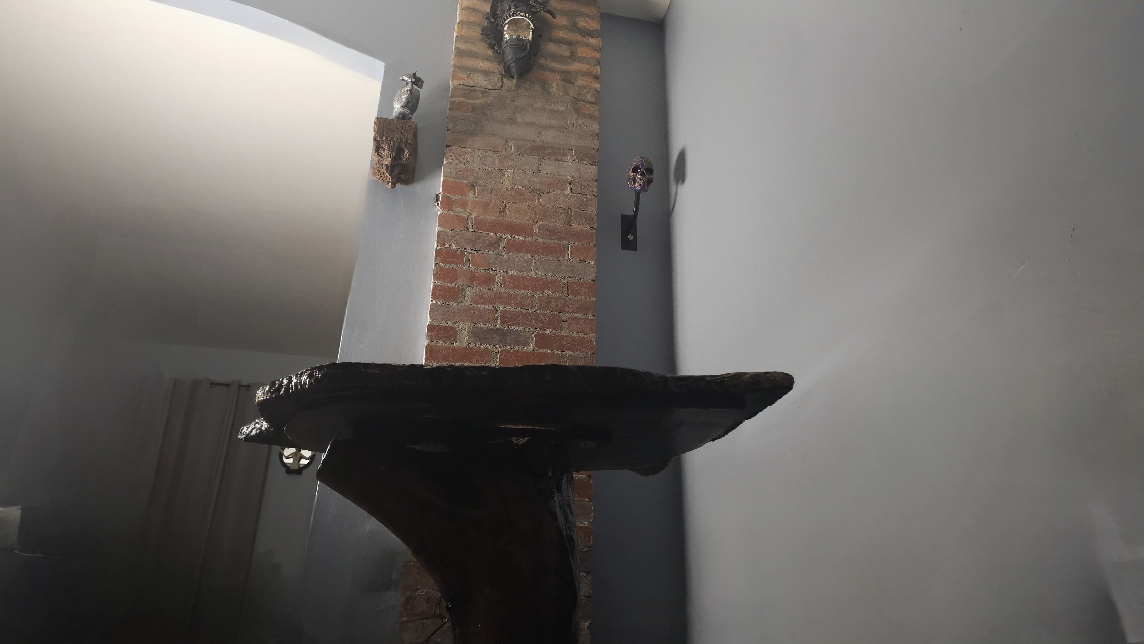 Medusa table carved log base thumbnail